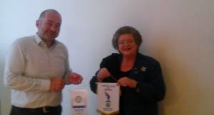 Hand-over of a Selkirk Rotary banner to the
Reykjavik Rotary International Group